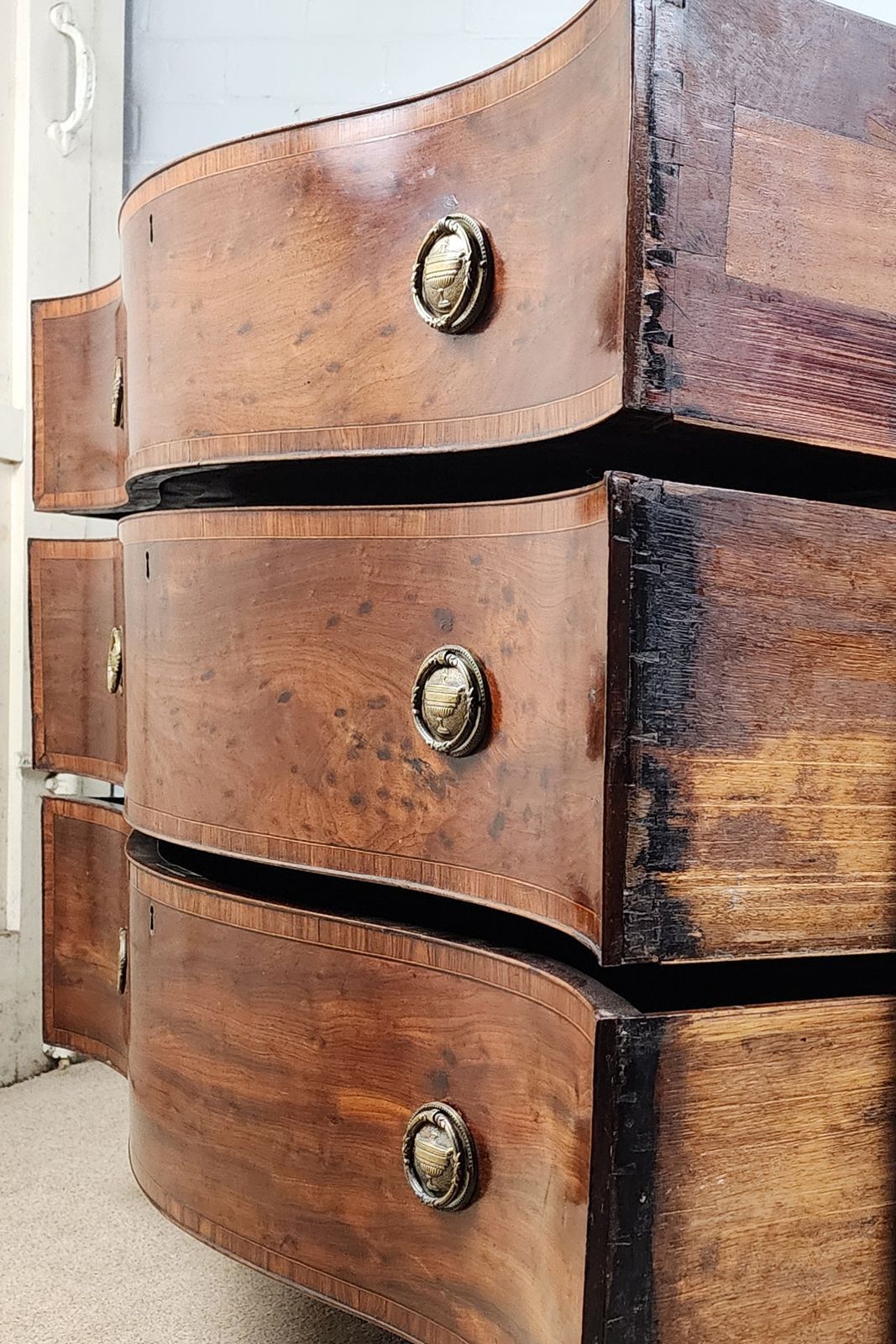 2200.0 Mahogany Chest Of Drawers Serpentine Front Georgian With Brass Handles photo