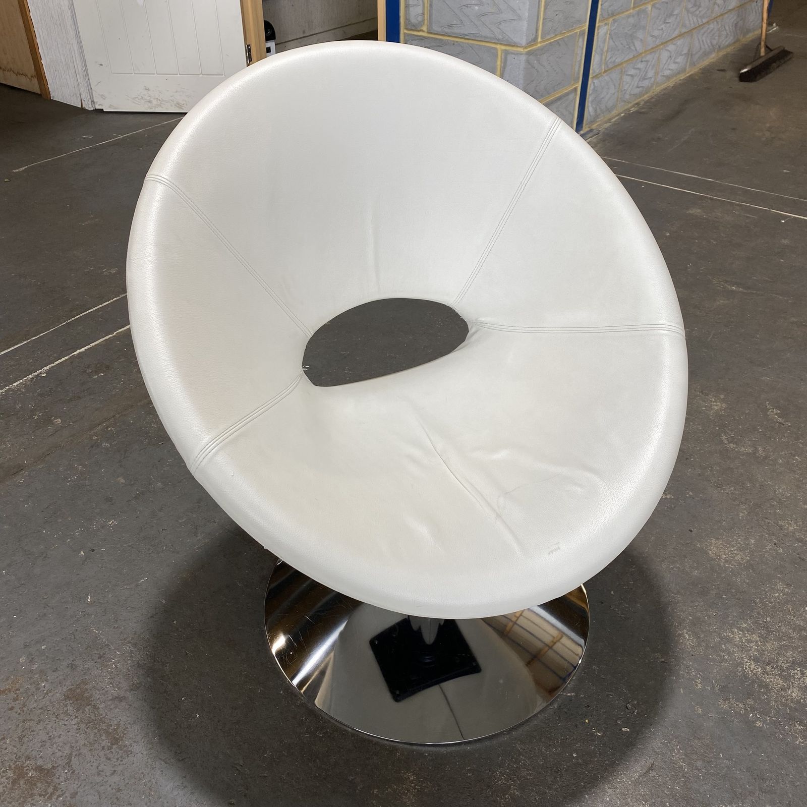 White / Cream Leather 60s Style Space Age Swivel Chair
