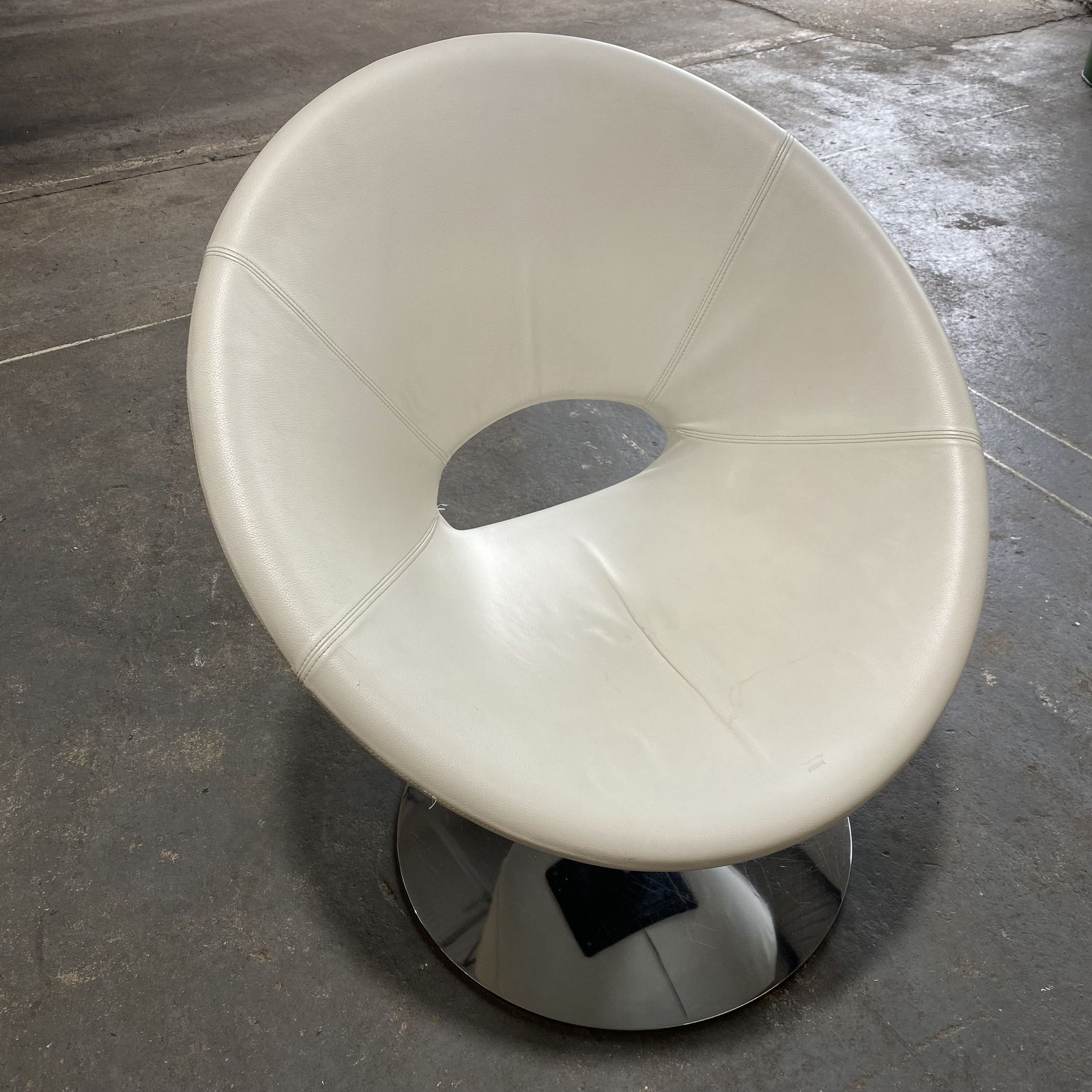 White / Cream Leather 60s Style Space Age Swivel Chair photo 55.0