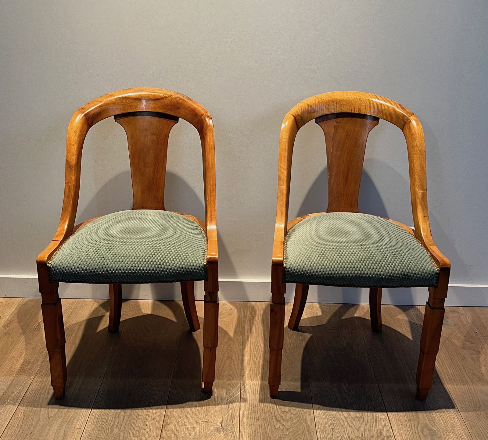photo vinterior Set Of 6 Art Deco Period Walnut Gondola Chairs
