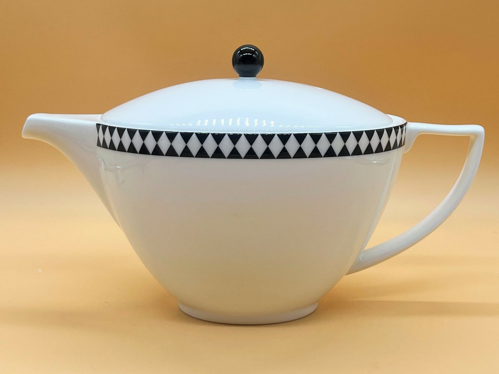 Jasper Conran For Wedgwood China Mosaic Design 2 Pint Capacity Tea Pot.