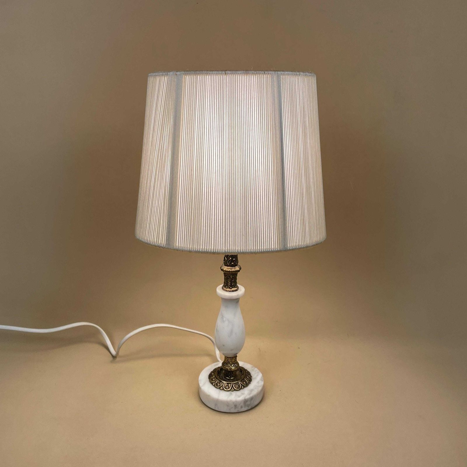 Antique Onyx Marble Lamp Light Brass Gold Metal Bedside Side Table Desk Marbled Patterned Vintage Pattern Feet Ornate String Lampshade White photo furniture