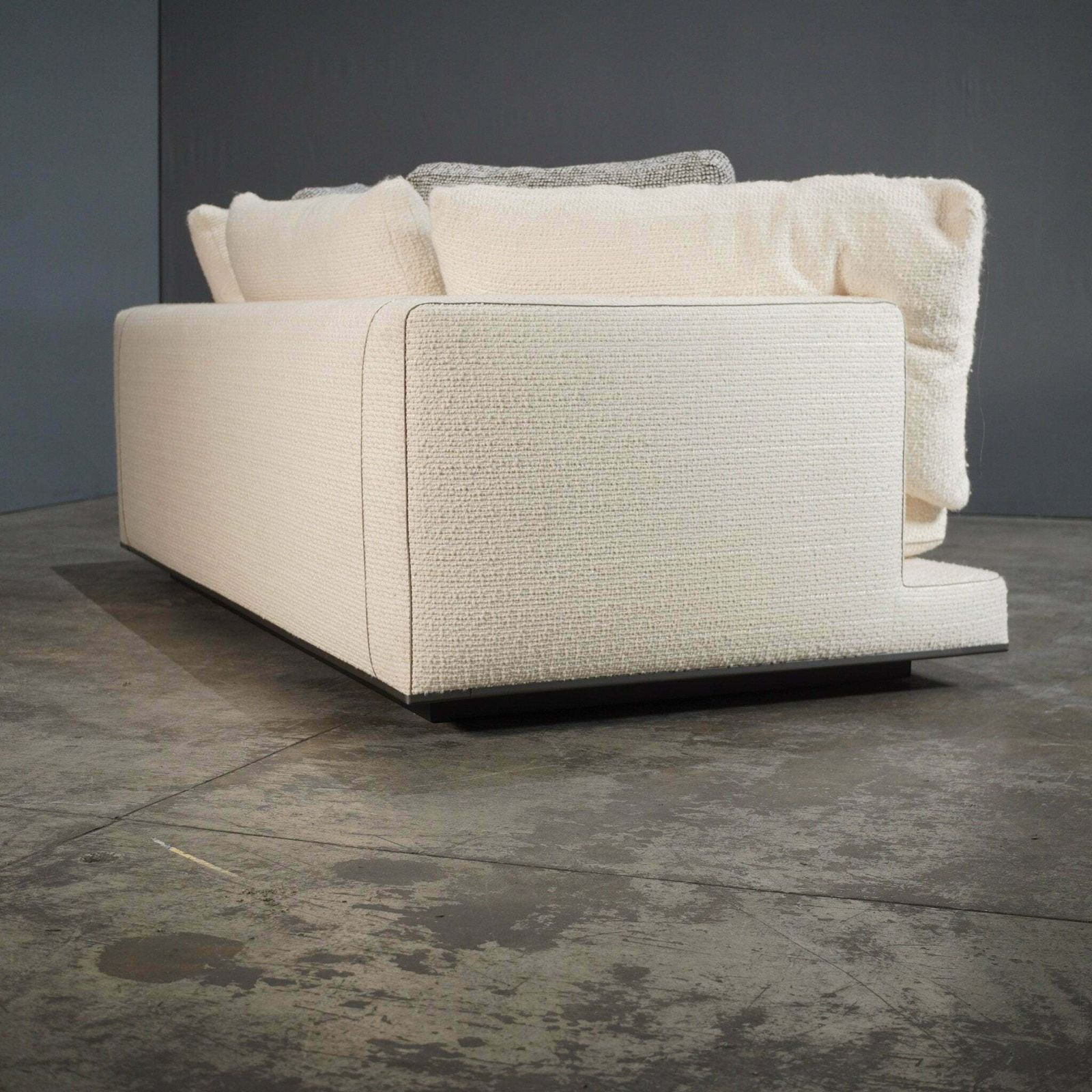 4900.0 Maxalto 3 Seater Cream Boucle Aurae Sofa By Antonio Citterio photo
