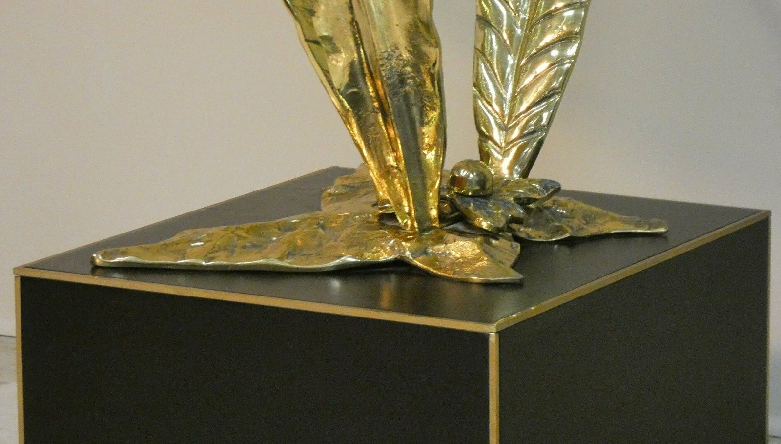 photo vinterior 1980s Italian Bronze, Brass And Crystal Table By Gianni Versace For Versace Home