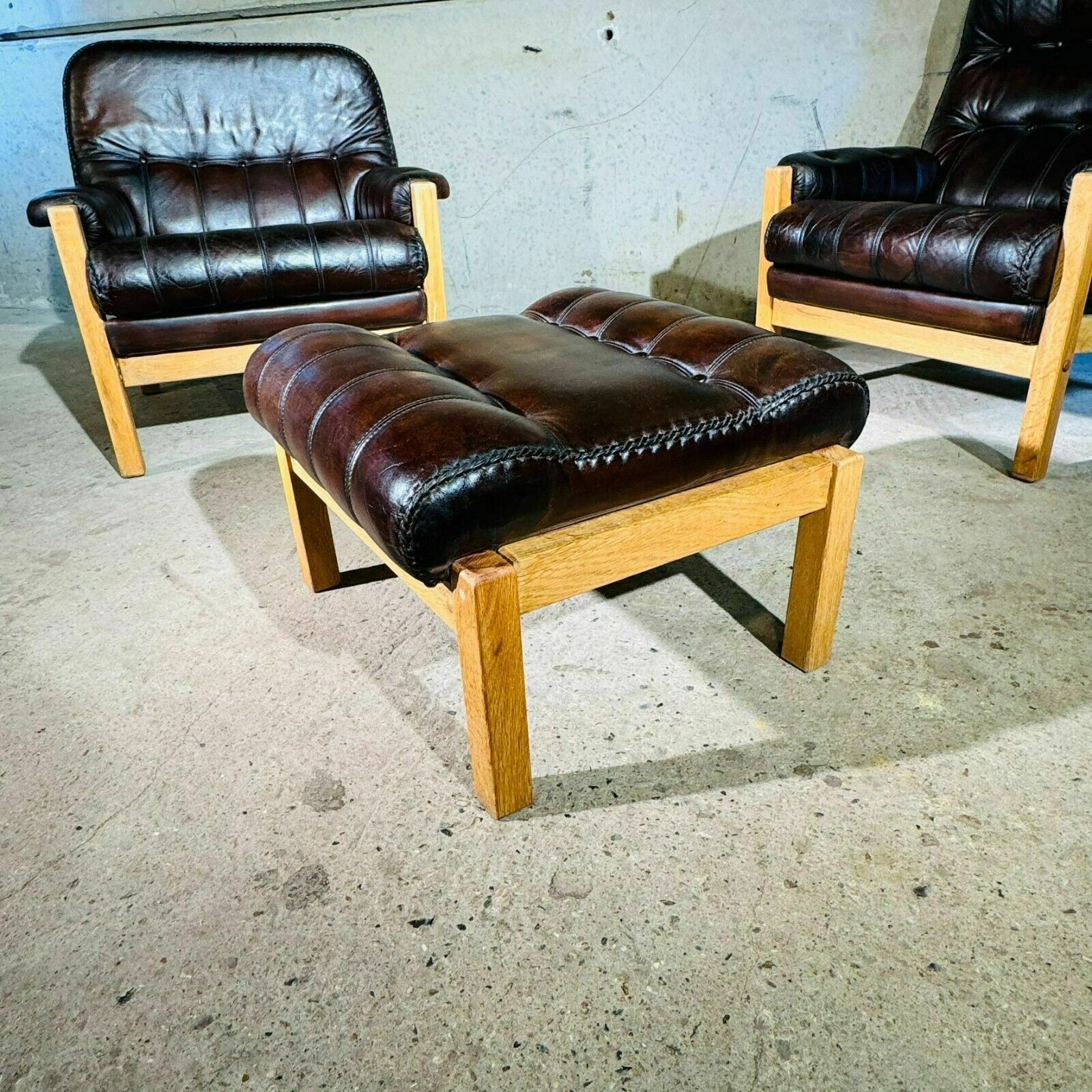 photo vintage Vintage His And Hers Leather & Oak Swedish Chairs 70s With Footstool #342a