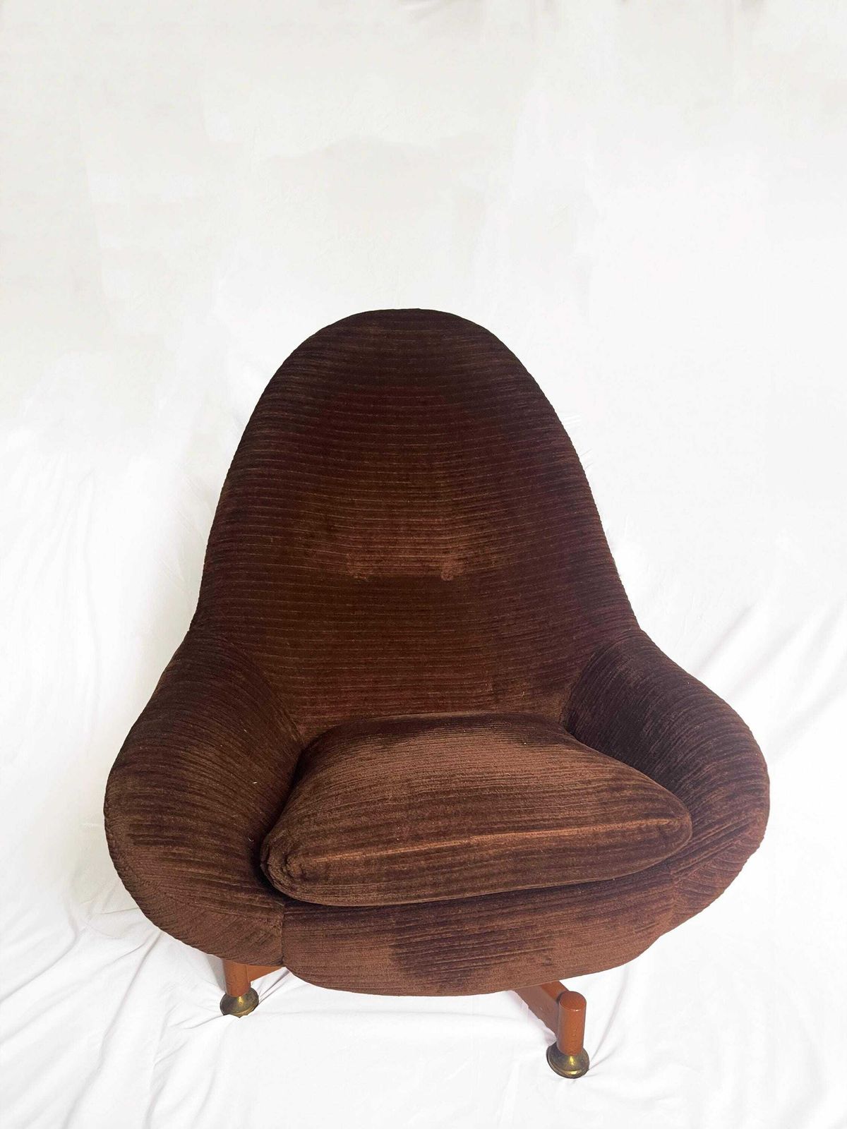 Swivel Chair From Greaves & Thomas, Mid Century Egg Chair, Vintage Chocolate Brown Velvet Egg Chair, Original Cover. Teak Legs. photo vintage
