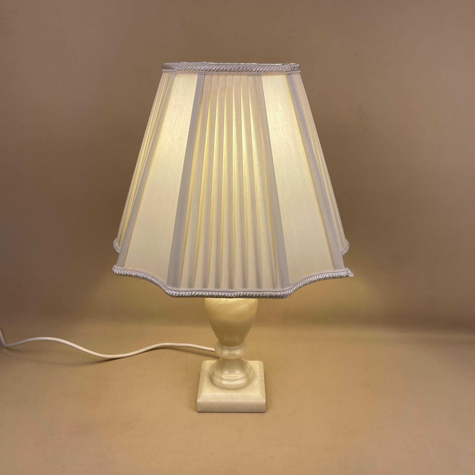 Antique Onyx Marble Lamp Light Brown Cream Bedside Side Table Desk Marbled Patterned Vintage Downton Pleated Cream Shade Lampshade