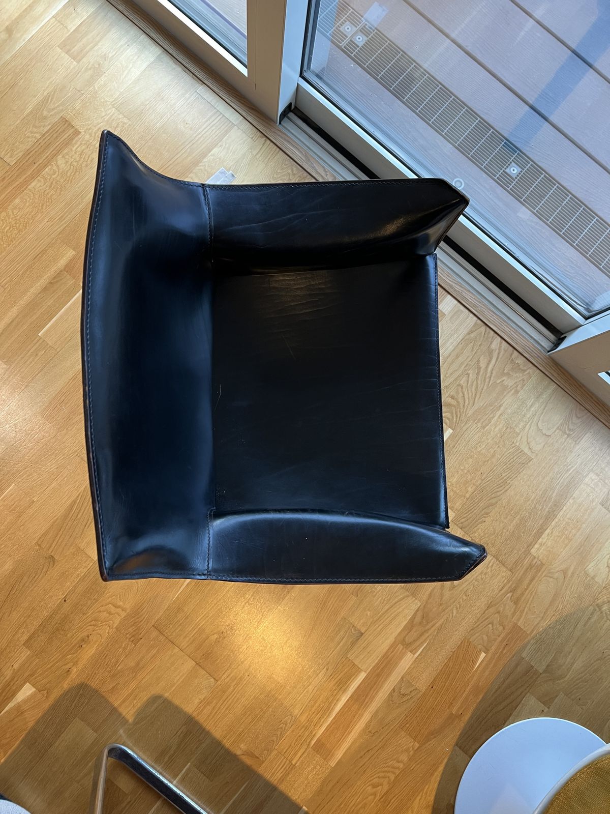 Italian '413 Cab' Leather Armchair, Designed In 1977 By Mario Bellini For Cassina photo 700.0