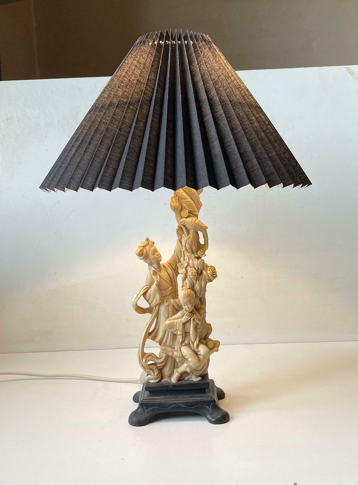 Italian Faux Ivory Geisha Table Lamp By Amilcare Santini, 1940s photo vinterior
