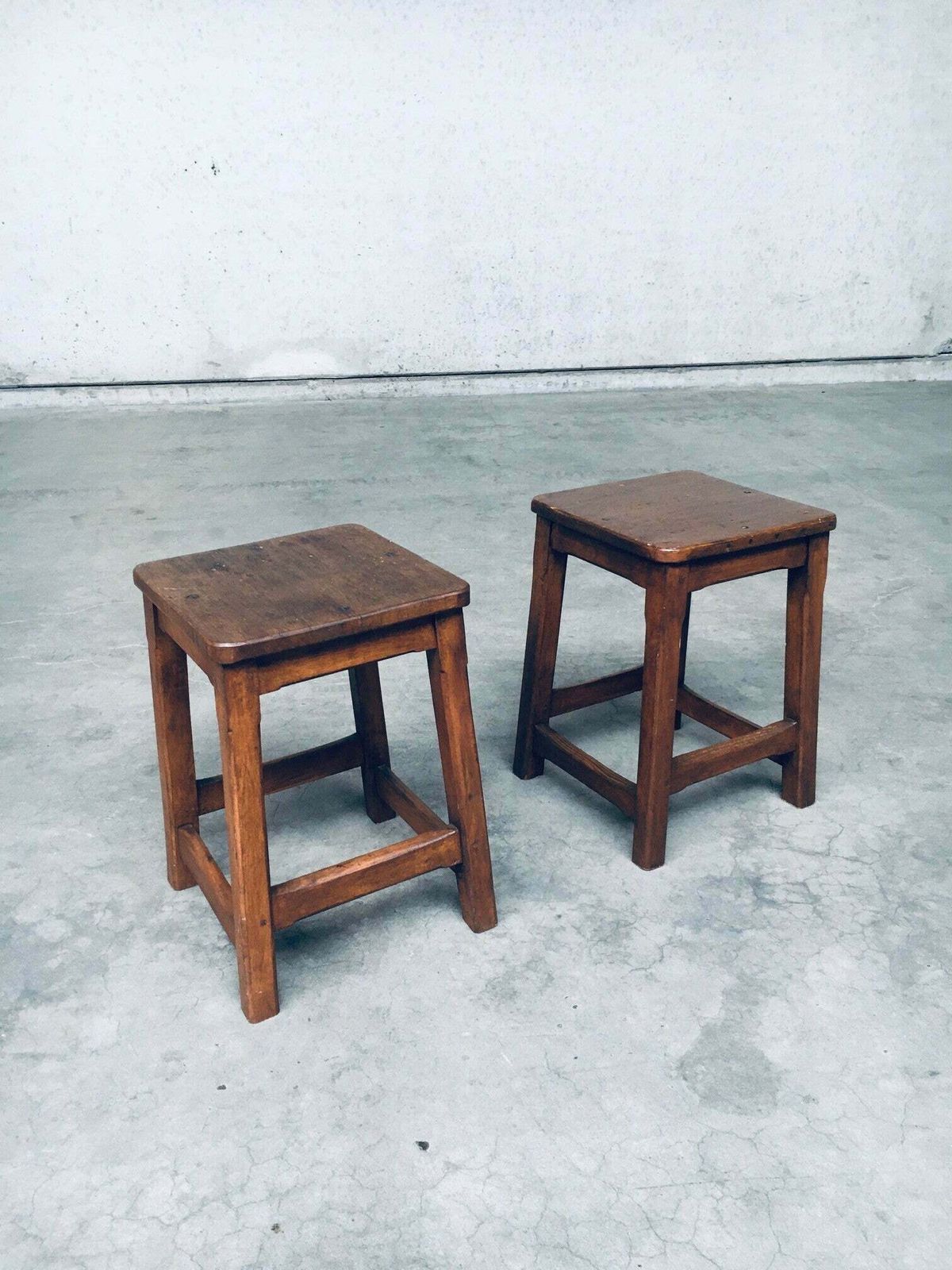 Handgemaakt Massief Houten Krukkenset, België, Ca. Jaren 1940 photo furniture