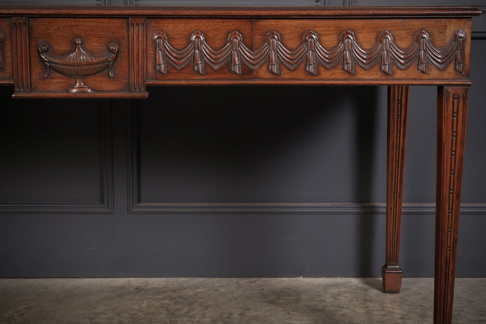 Large Sheraton Style Mahogany Serving Table photo vinterior