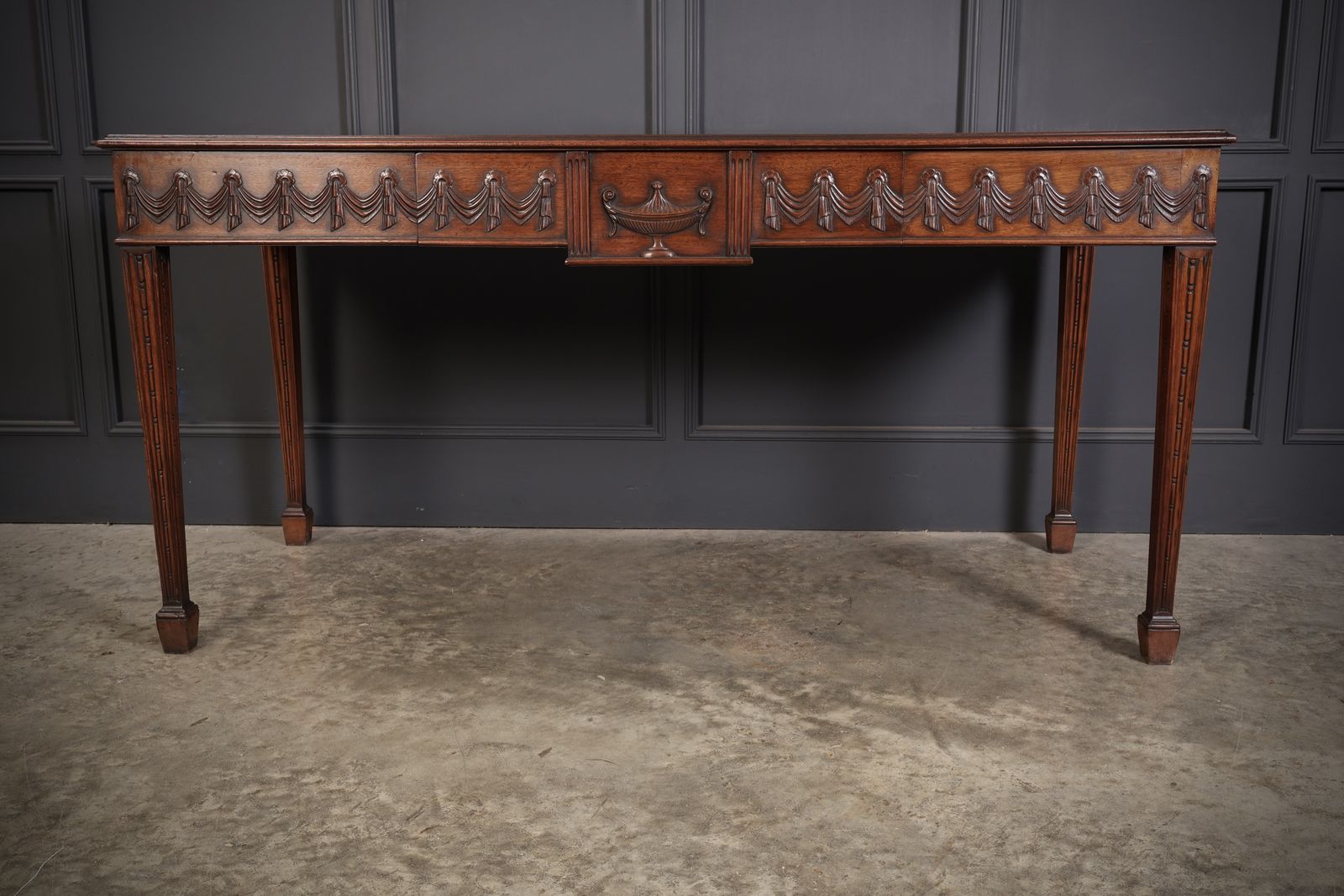 photo furniture Large Sheraton Style Mahogany Serving Table
