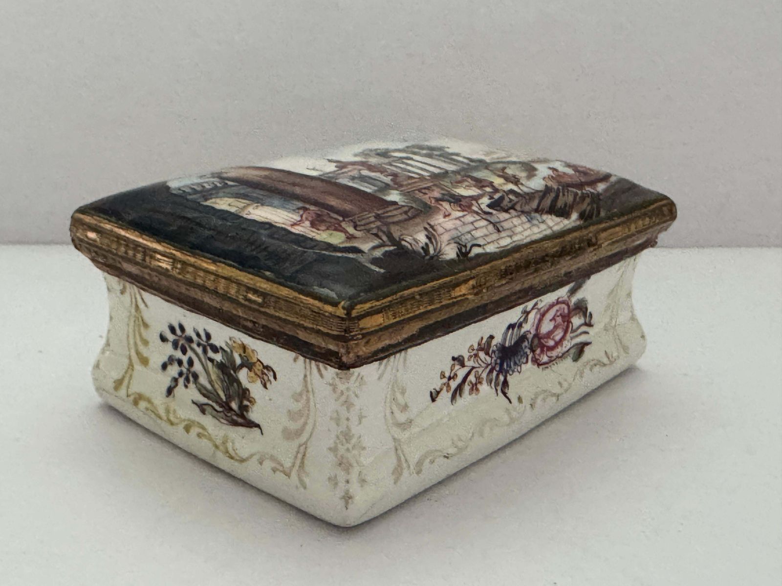 photo furniture 18th Century South Staffordshire Snuff Box