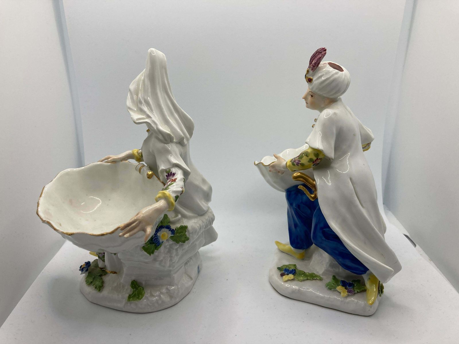 photo furniture 18th Century Meissen Turkish Pair Holding Sweetmeat / Table Salt Bowls