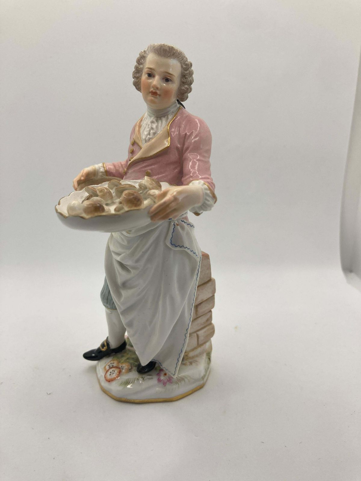 Meissen Mushroom Seller "Pilzverkäufer" With Blue Eyes, Circa 1747 photo furniture