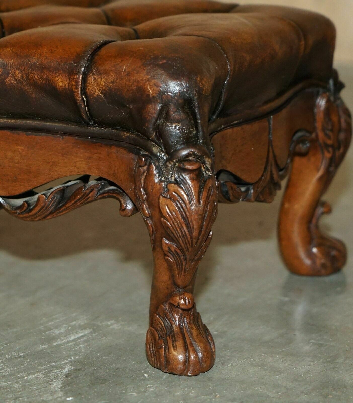photo vintage Fine Pair Of Ornate Hand Carved Victorian Brown Leather Chesterfield Footstools