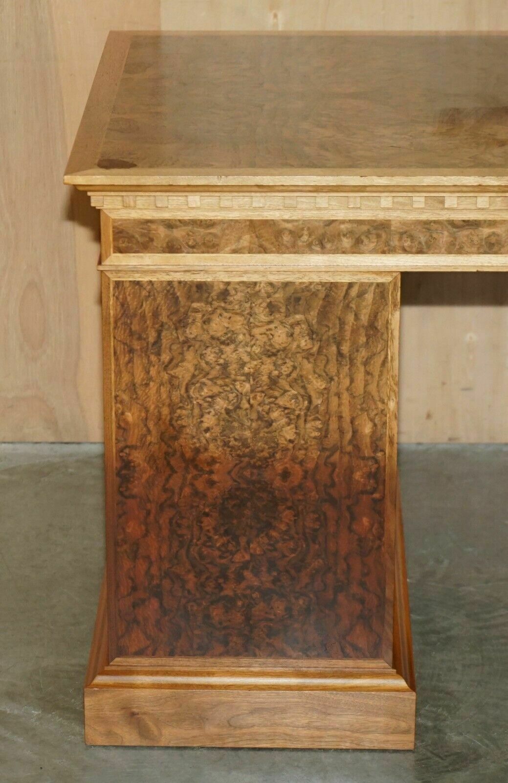 photo vintage Rrp £25,550 David Linley Burr Walnut Classic Pedestal Desk For Light Restoration