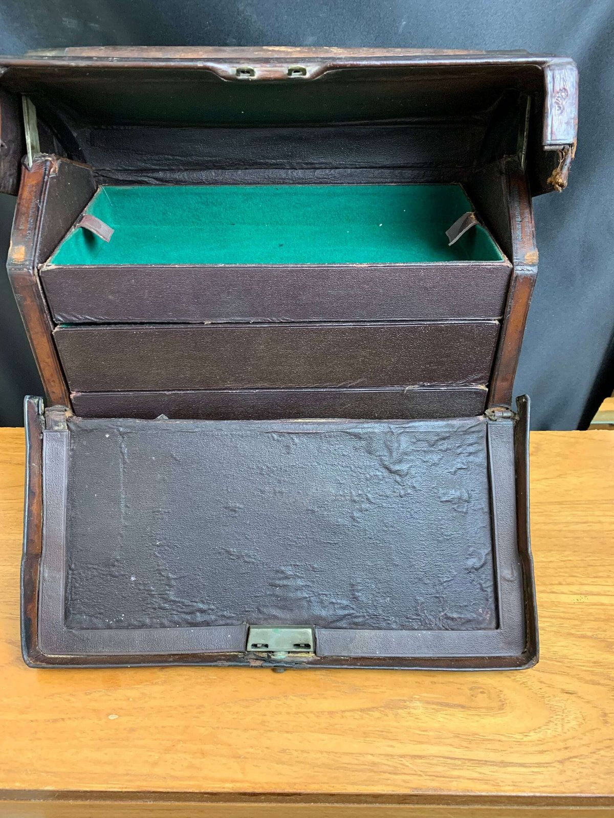 Antique Doctor’s Or Apothecary’s Leather Case C.1920’s photo furniture