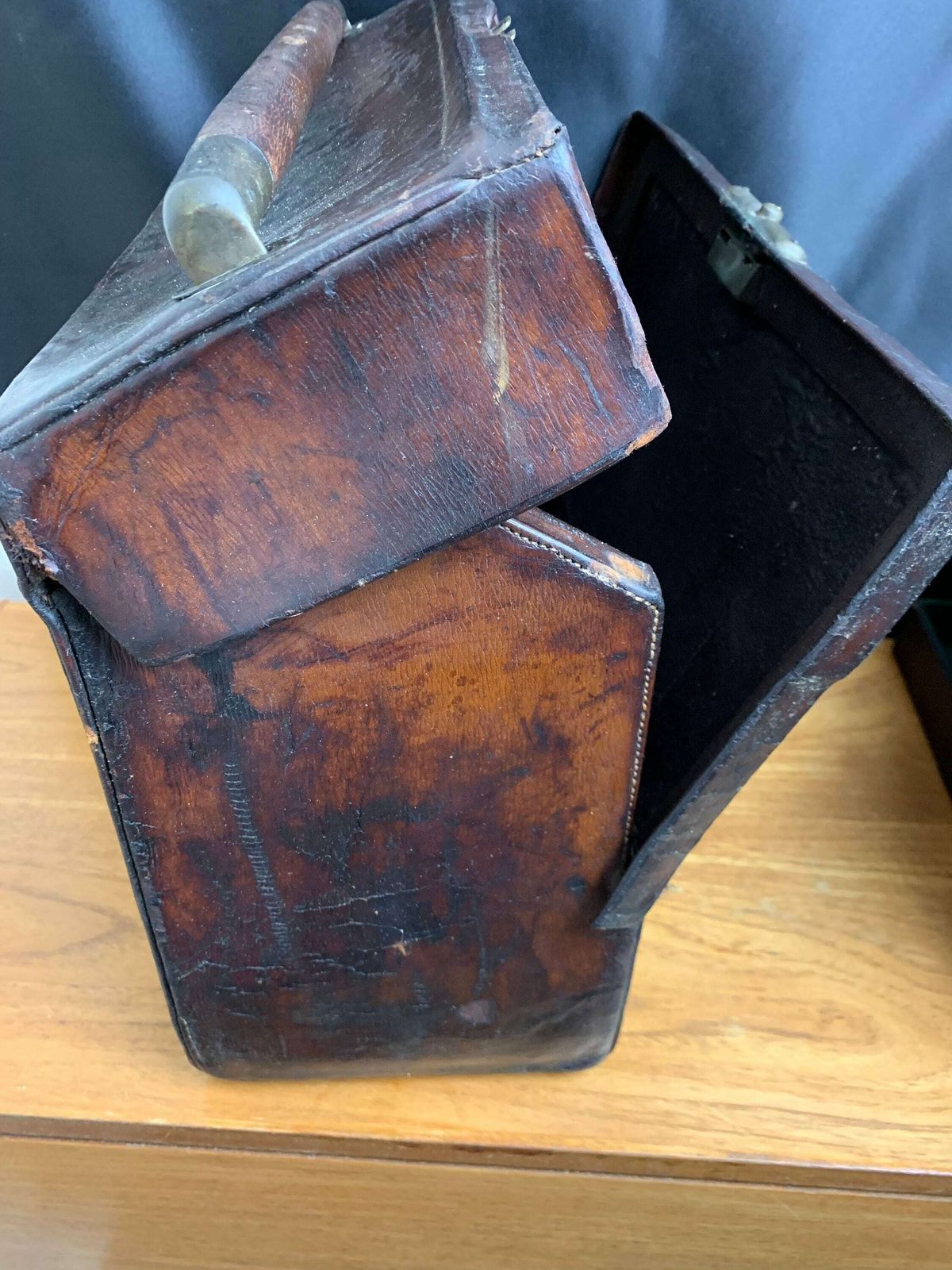 Antique Doctor’s Or Apothecary’s Leather Case C.1920’s photo 225.0