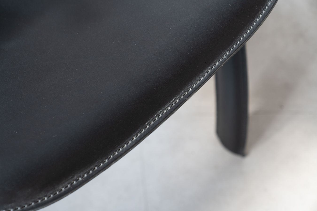 Stine Line 1990s Leather Armchair – Sleek Black Italian Design With Modern Flair photo 350.0