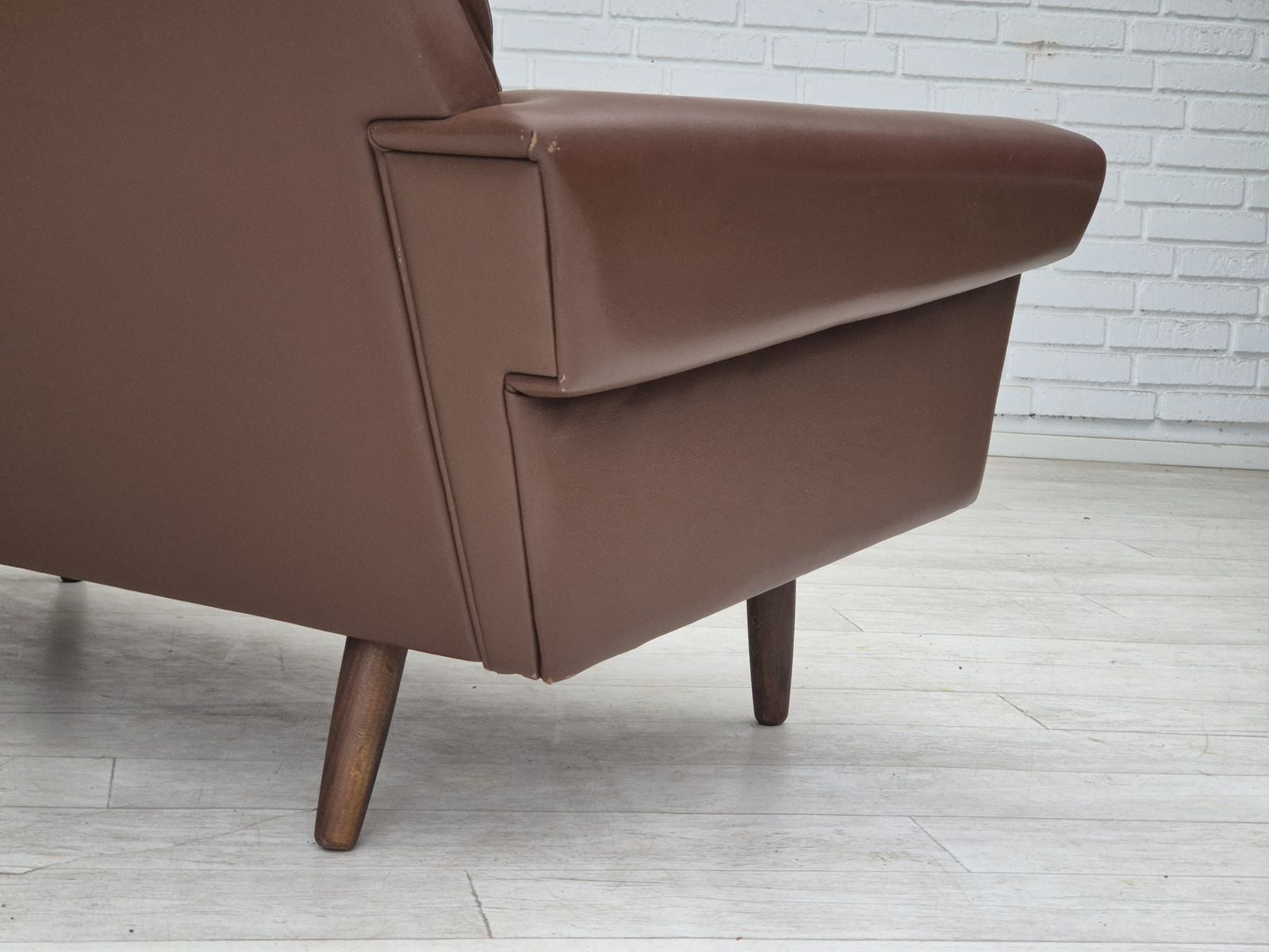 photo vinterior 1970s, Danish 2 Seater Sofa, Original Condition, Brown Leather.