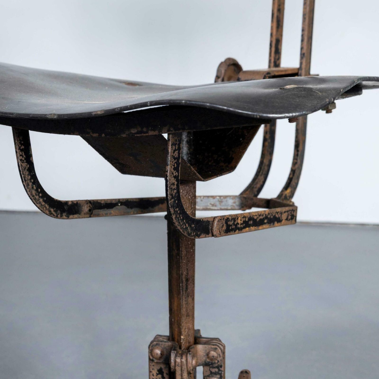 photo furniture 1920’s English Industrial Swivelling Machinists Chairs – Pair