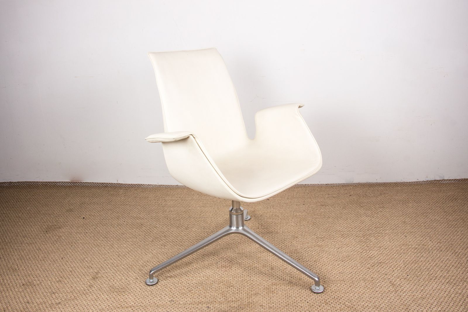 Danish Armchair In White Leather And Chromed Steel, Model Fk 6725 Or “Tulip Chair” By Preben Fabricius And Jørgen Kastholm For Walter Knoll photo Furniture