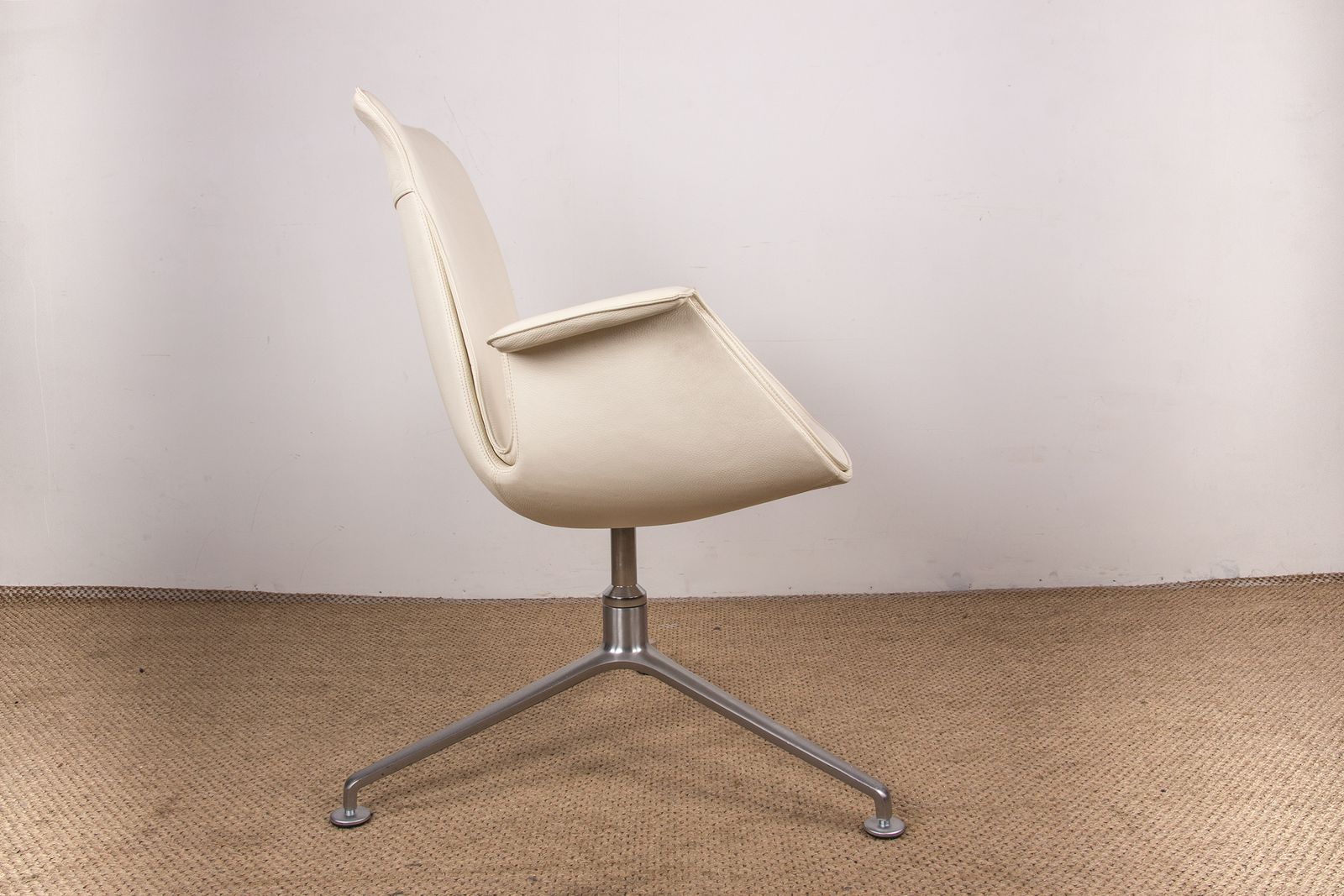 Fauteuil danois en cuir blanc et acier chromé, modèle Fk 6725 ou « Tulip Chair », par Preben Fabricius et Jørgen Kastholm pour Walter Knoll photo 2000.0