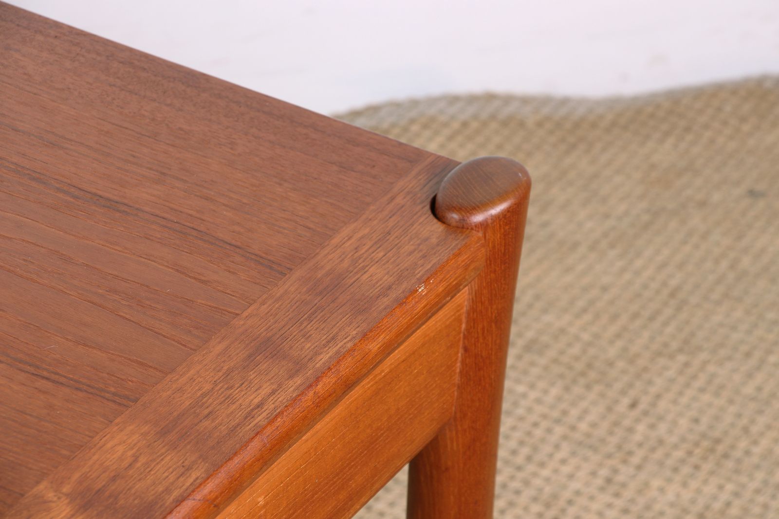 Table basse danoise carrée en teck, plateau réversible, 1960. photo vinterior