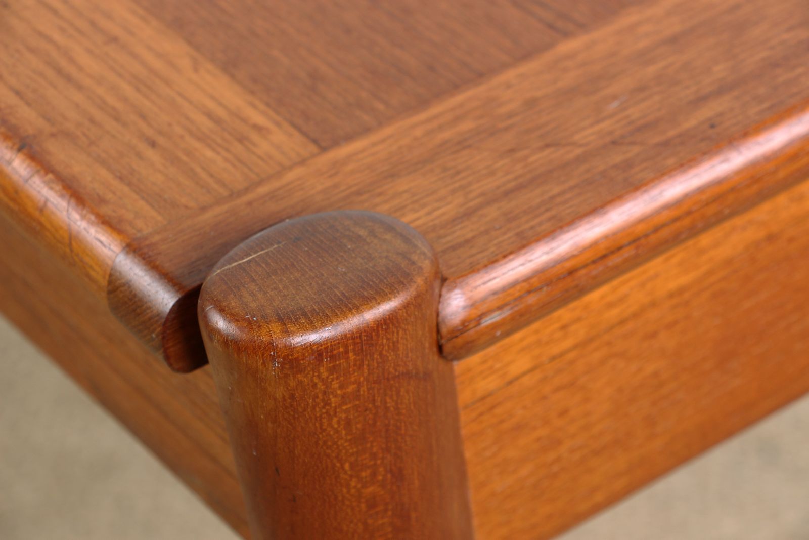 Table basse danoise carrée en teck, plateau réversible, 1960. photo vintage