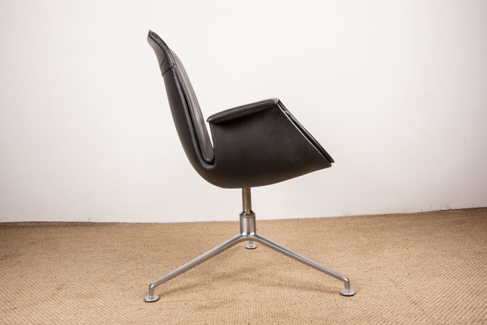Fauteuil danois en cuir noir et acier chromé, modèle Fk 6725 ou « Tulip Chair », par Preben Fabricius et Jørgen Kastholm pour Walter Knoll photo Mobilier