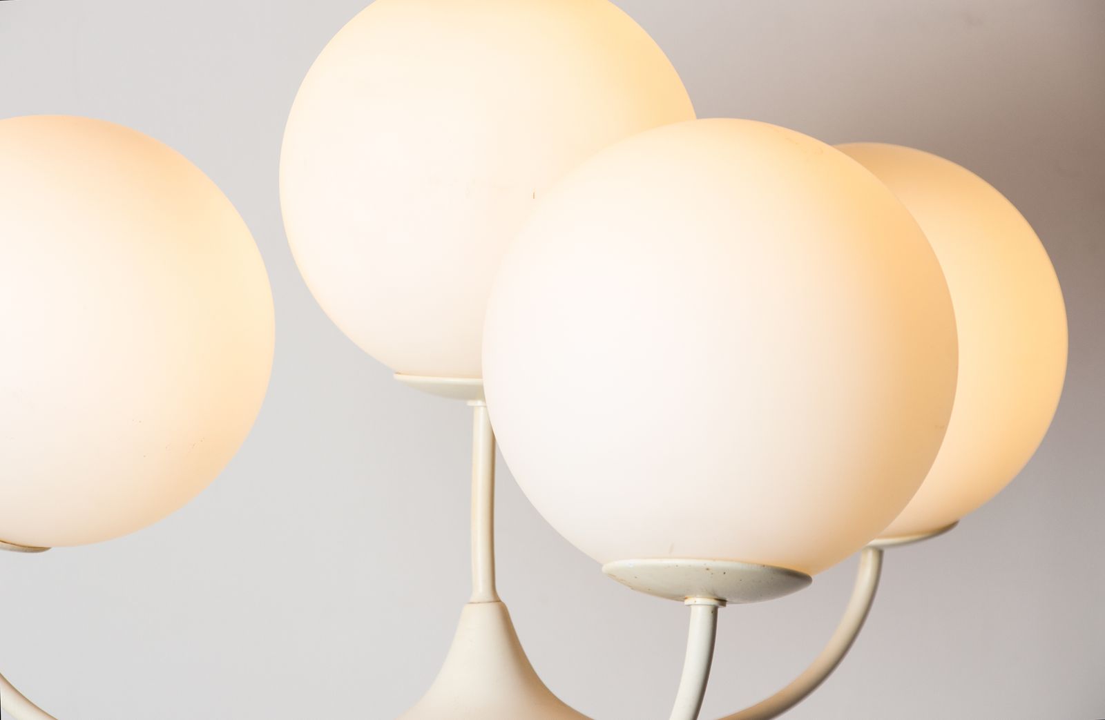 photo furniture Grand lampadaire à 4 bras avec opalines, par Eva Renée Nele pour Temde Leuchten, 1960