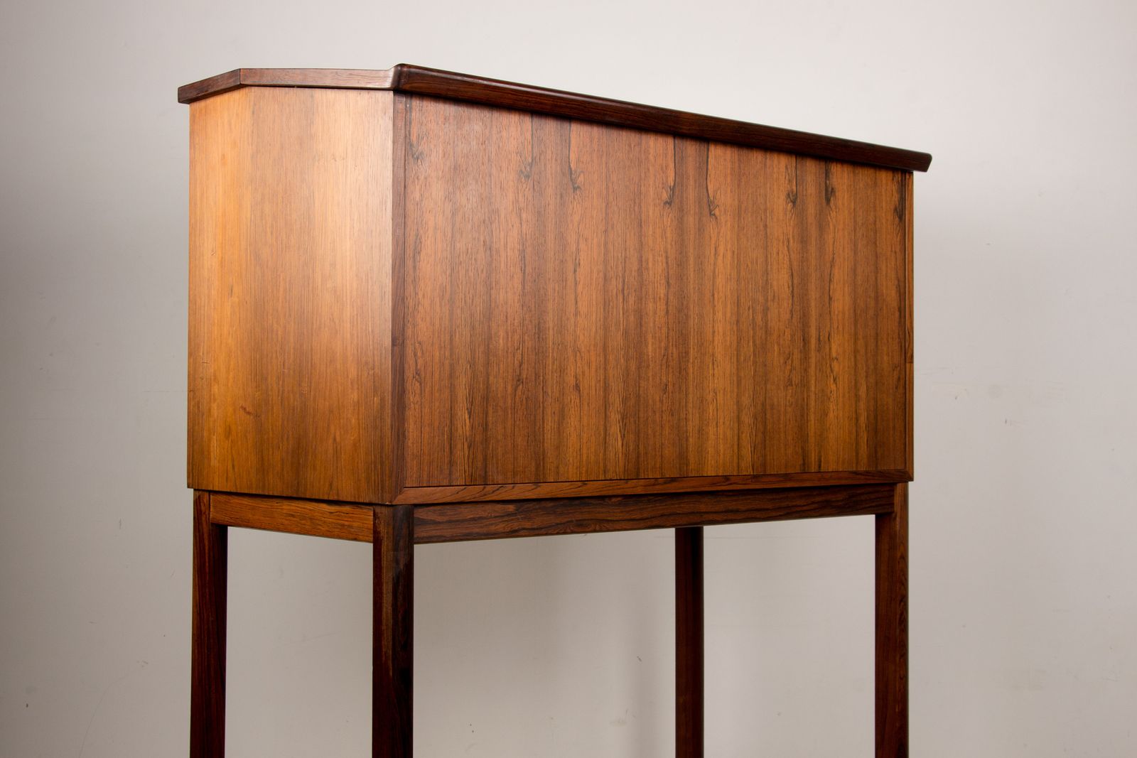 photo vintage Scriban Serving As A Bar And Secretary In Rosewood And Formica By Hans Olsen For Cs Mobler 1960