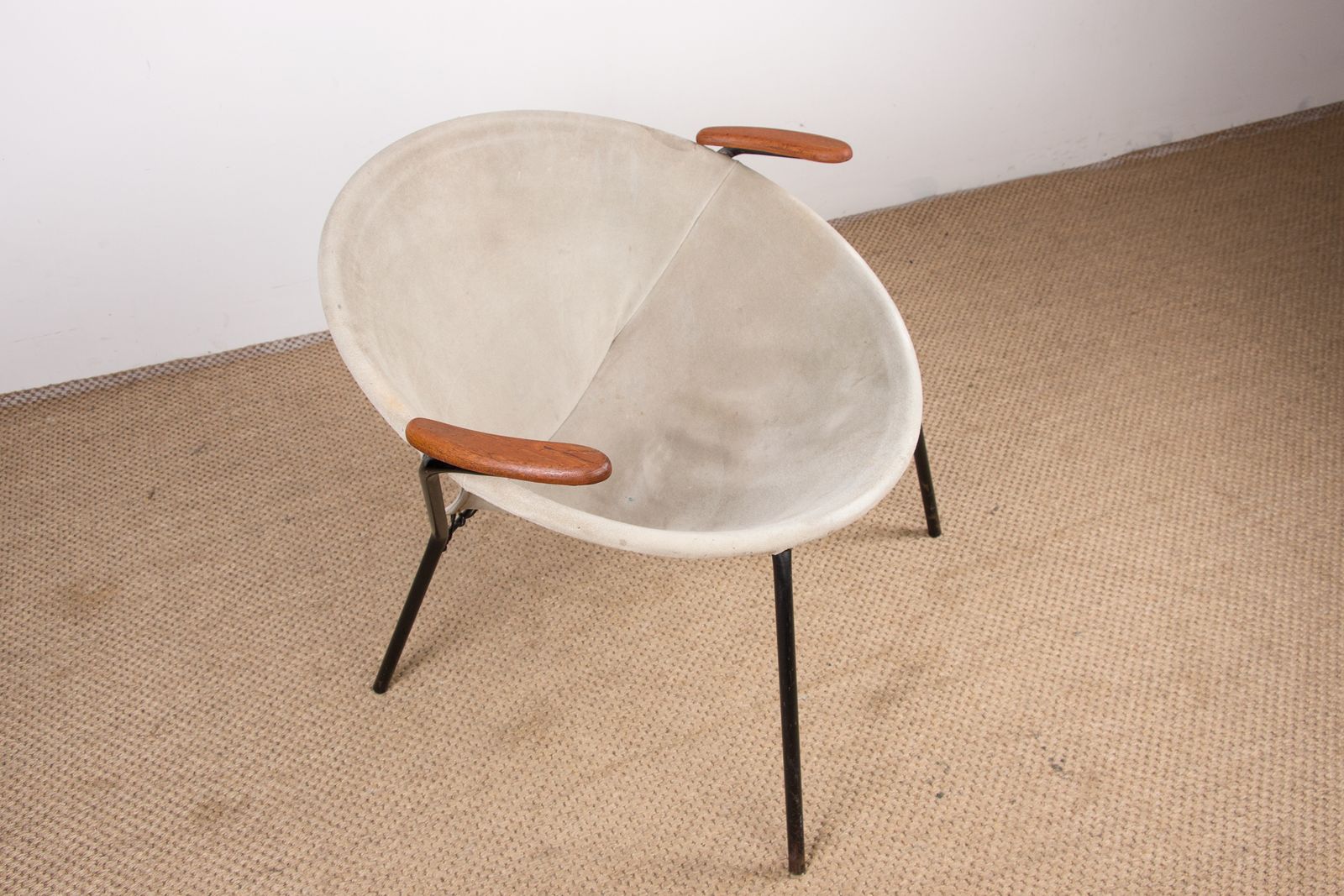 Fauteuil danois en cuir, acier et teck, modèle Balloon, par Hans Olsen, 1960. photo buy