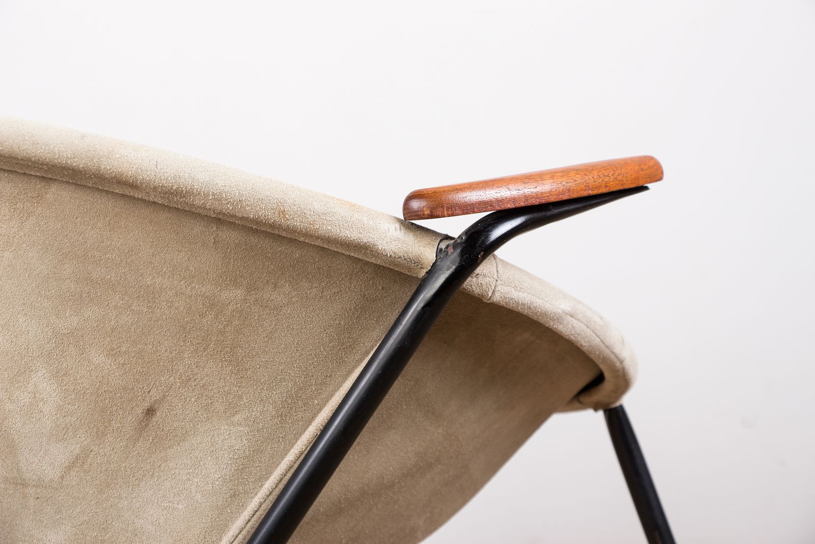 Mobilier Fauteuil danois en cuir, acier et teck, modèle Balloon, par Hans Olsen, 1960. photo