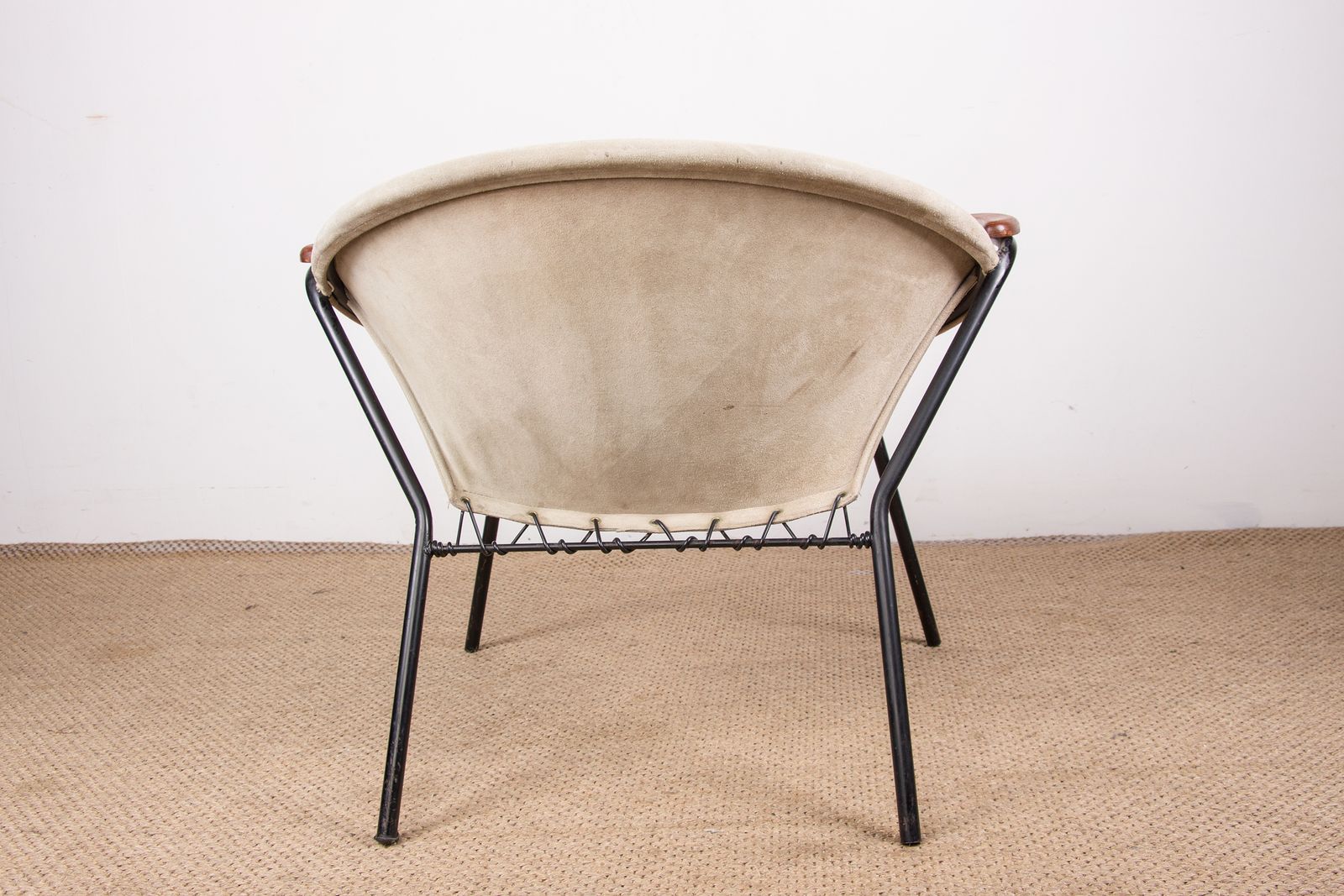 photo vinterior Fauteuil danois en cuir, acier et teck, modèle Balloon, par Hans Olsen, 1960.