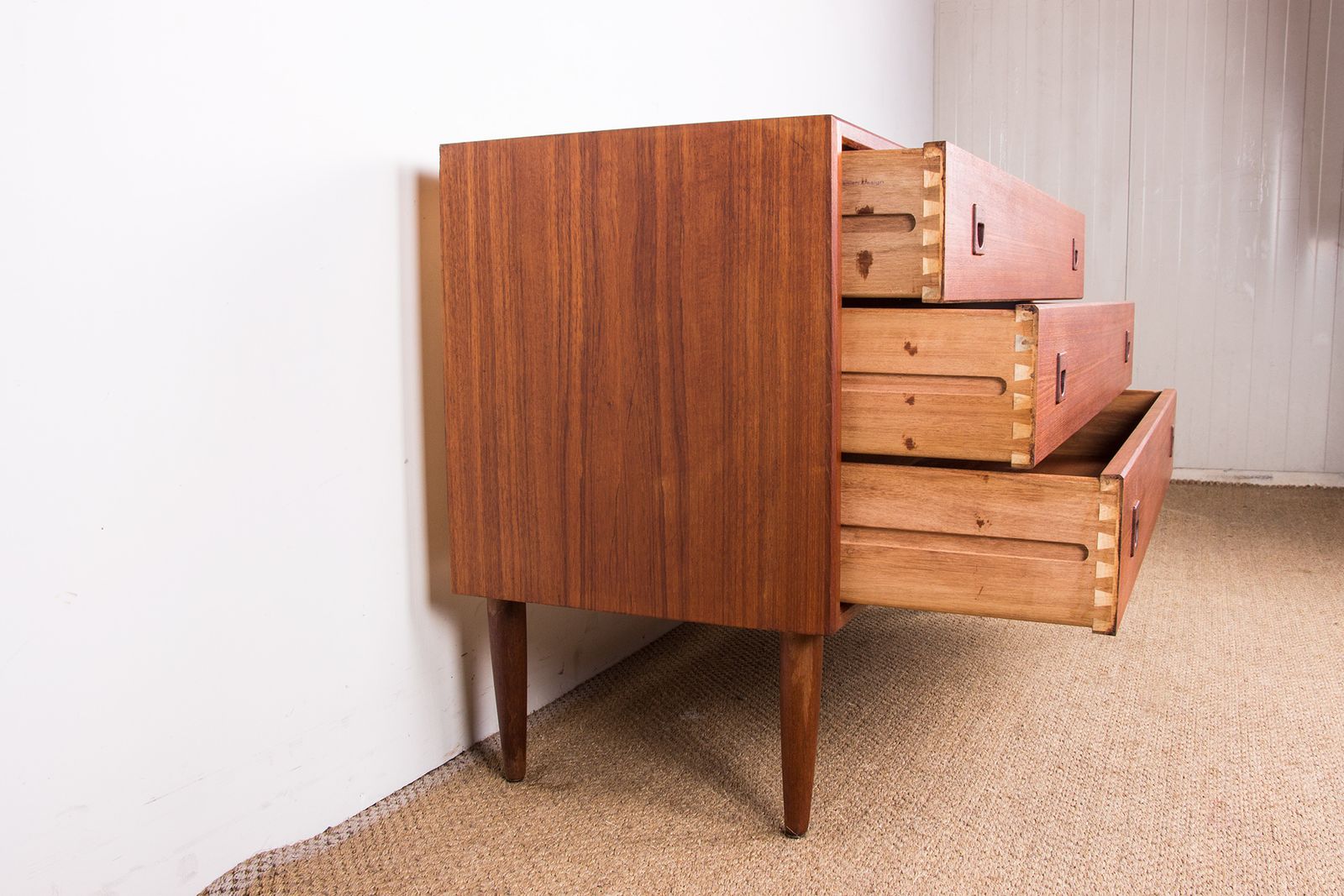 Commode danoise ou petit buffet en teck, 3 grands tiroirs, 1960. photo vinterior