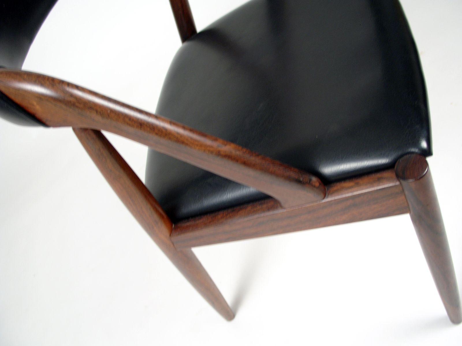 Mid Century Modern Danish Model 31 Dining Chair In Rosewood By Kai Kristiansen photo vinterior