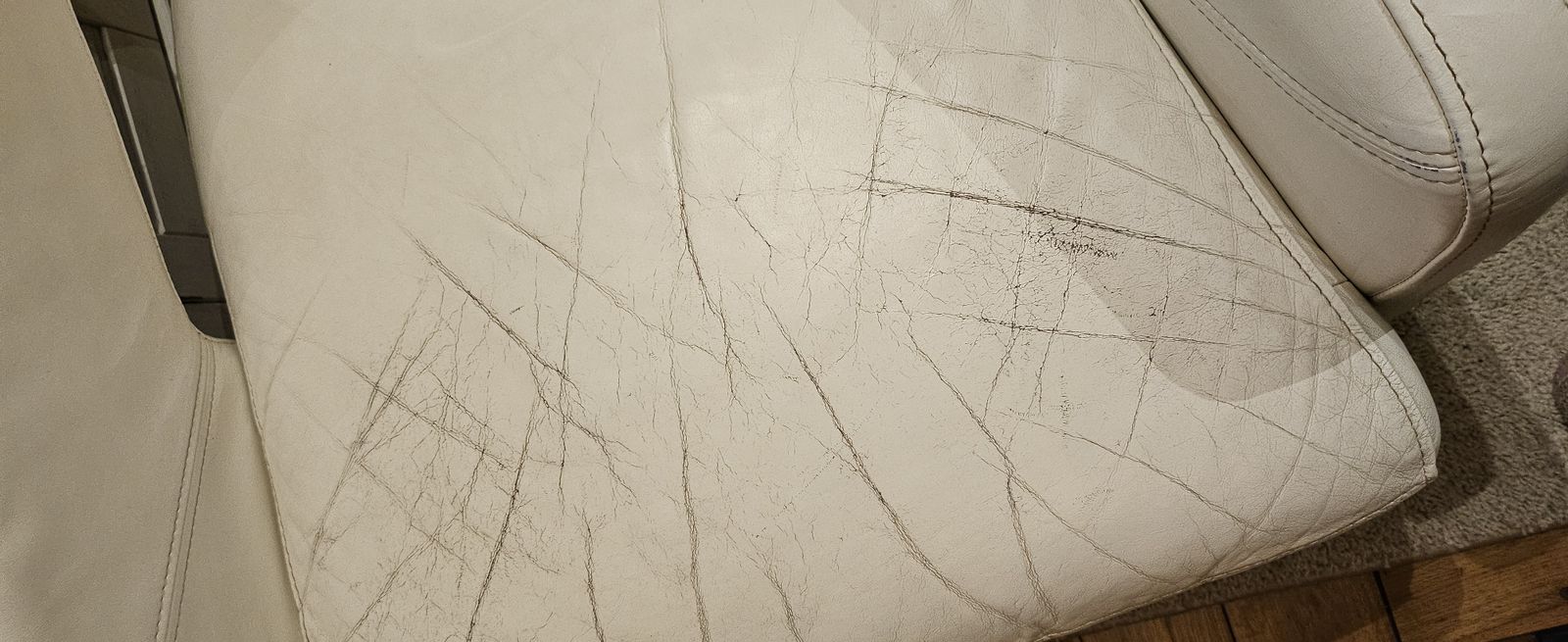 photo buy Unique Vintage 70s/80s Italian White Leather Armchair