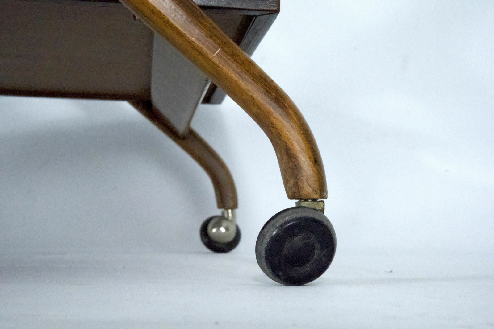 Mid Century Wood And Formica Bar Cart In The Manner Of Angelo Ostuni, Italy 1950s. photo vintage