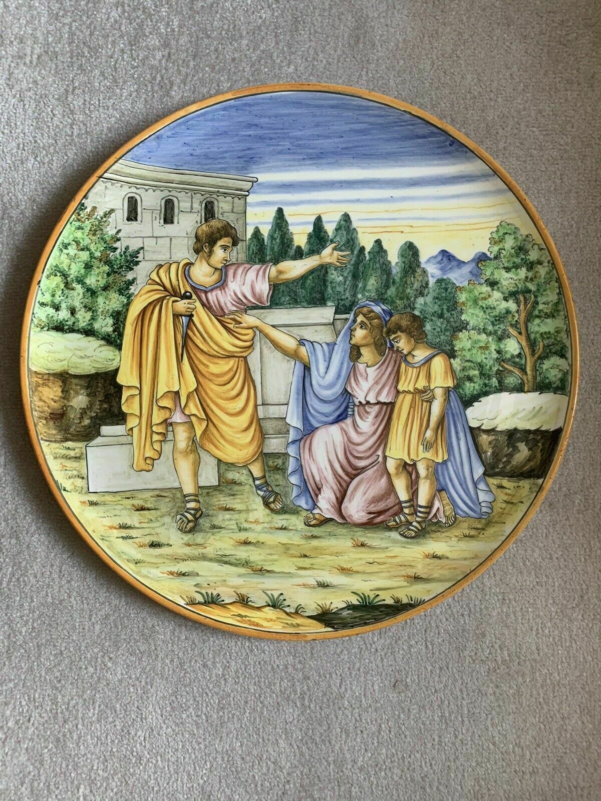 A Superb Decorative Antique Italian Majolica Charger