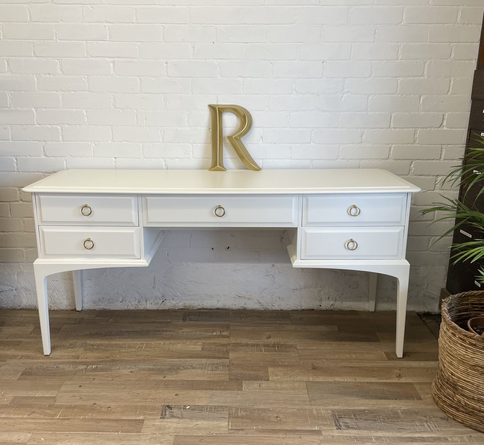 Stag Minstrel Dressing Table Painted Jasmine White photo Furniture