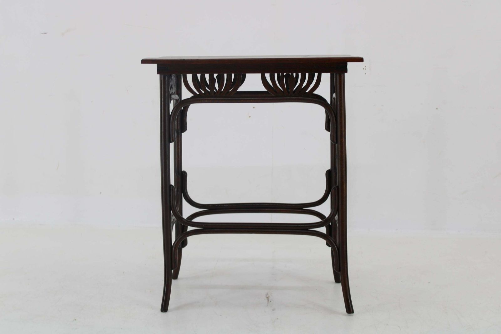 photo vinterior Art Nouveau Table Fischel Nr. 10, Circa 1910, Thonet Style