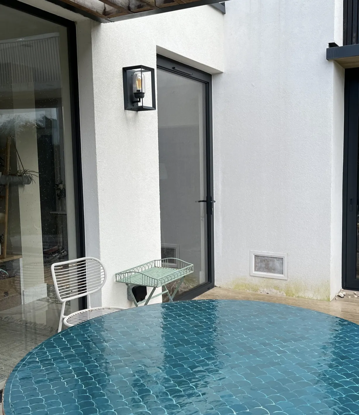 Tavole Calde 150cm Diameter Dark Turquoise Fan Mosaic Tiled Table, With Iron Base And  2 Sealers. New But Unused Old Stock