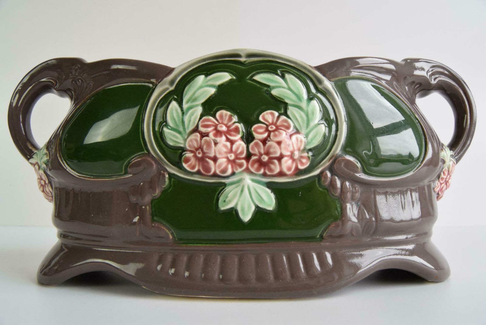 photo vinterior Ceramic Art Nouveau Jardiniere, Around 1900