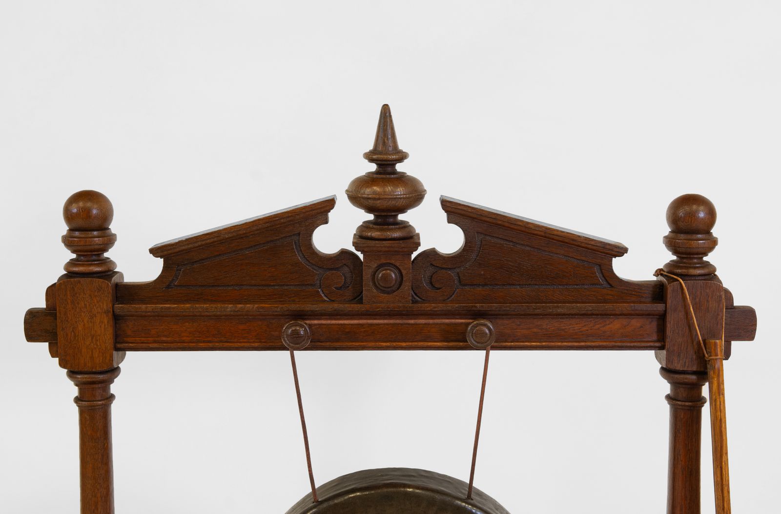 photo furniture 19th Century Oak Floor Standing Dinner Gong & Striker 1870
