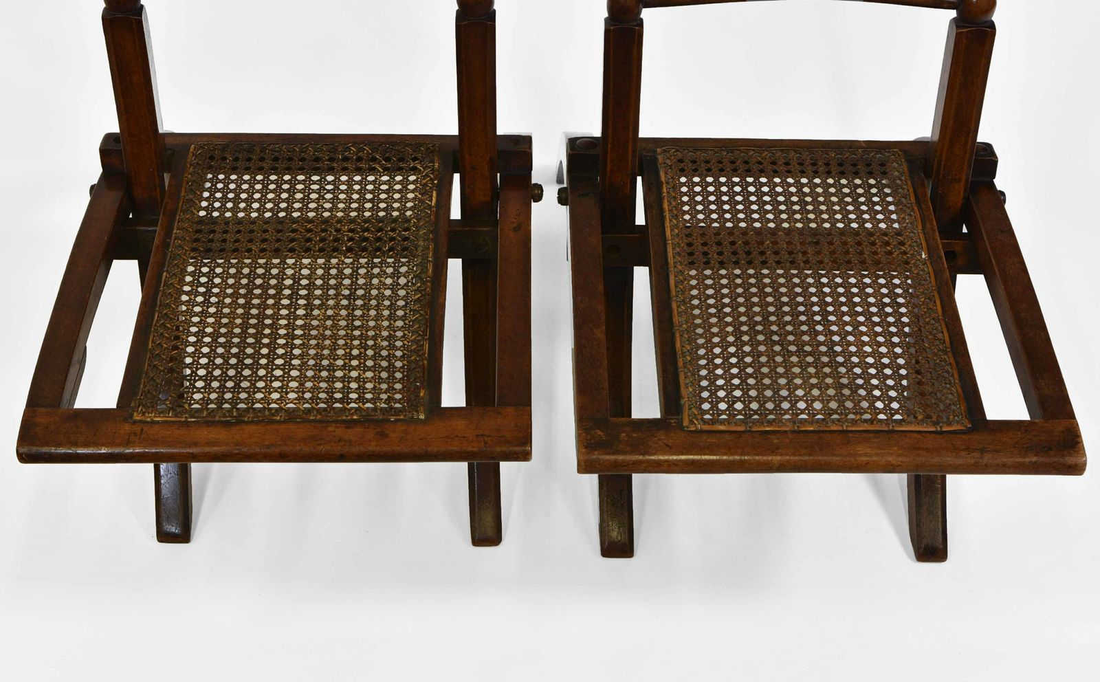 photo vinterior Pair Of Aesthetic Movement Folding Chairs E.W Godwin Manner
