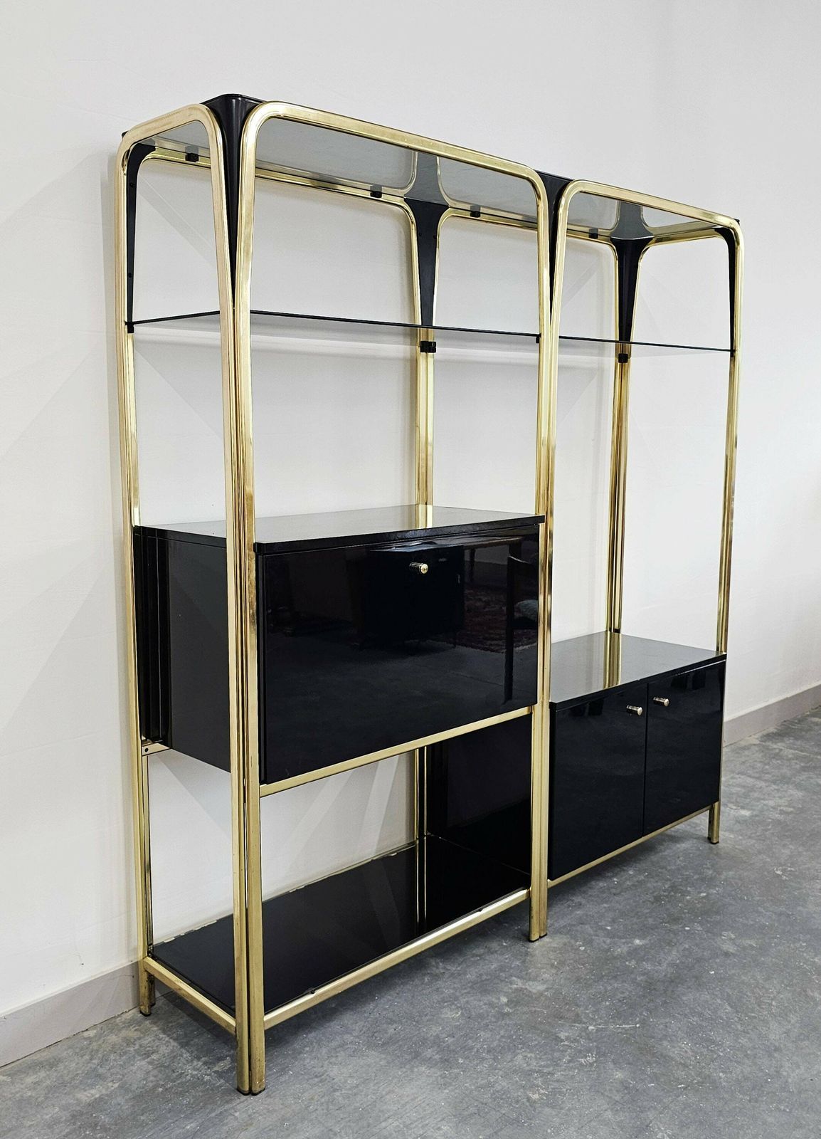 Hollywood Regency Black Lacquered Shelving Or Wall Unit With A Bar And A Cabinet // Made In Italy In 1980s photo vinterior