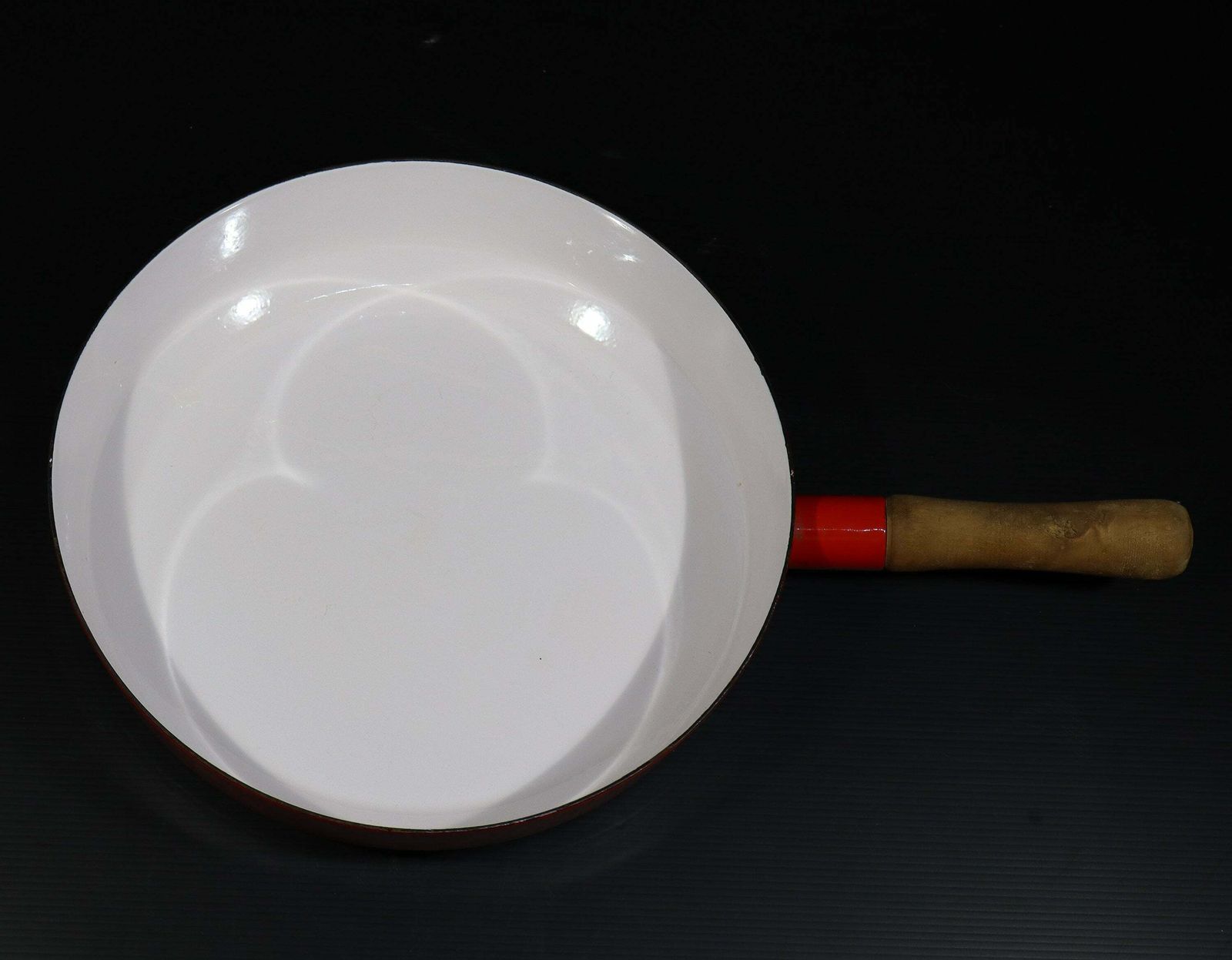 photo furniture 1960s Dansk Kobenstyle Red Sauté Pan With Lid Ihq France