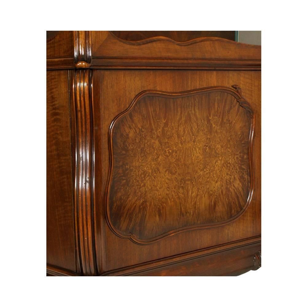 Early 20th Century Baroque Display Cabinet Sideboard In Carved Walnut And Burl photo for sale